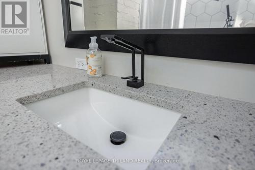 576 Ridgewood Crescent E, London, ON - Indoor Photo Showing Bathroom