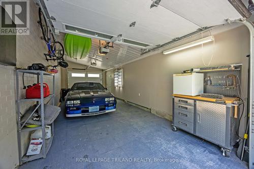 576 Ridgewood Crescent E, London, ON - Indoor Photo Showing Garage