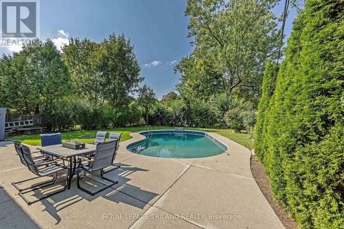 576 Ridgewood Crescent E, London, ON - Outdoor With In Ground Pool