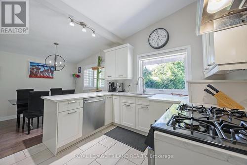 576 Ridgewood Crescent E, London, ON - Indoor Photo Showing Kitchen