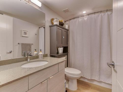 204-4810 Cedar Ridge Pl, Nanaimo, BC - Indoor Photo Showing Bathroom