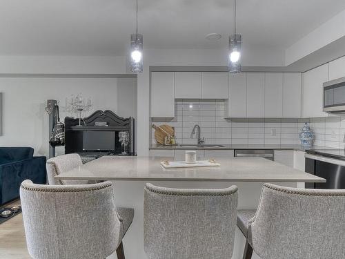 204-4810 Cedar Ridge Pl, Nanaimo, BC - Indoor Photo Showing Kitchen With Upgraded Kitchen