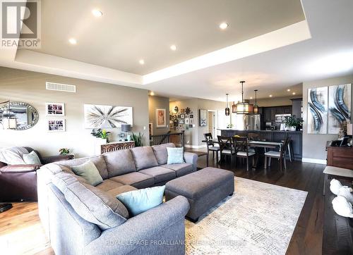 36 Vertis Court, Belleville, ON - Indoor Photo Showing Living Room