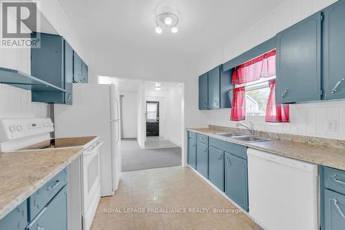 B - 21 Burton Street, Belleville, ON - Indoor Photo Showing Kitchen With Double Sink