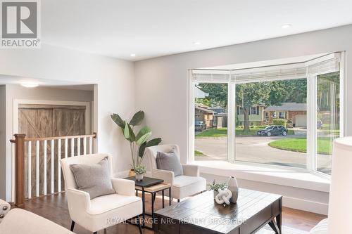 14 Laguna Crescent, St. Catharines, ON - Indoor Photo Showing Living Room