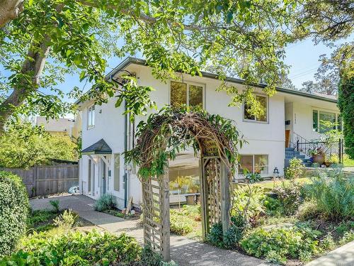 2207 Victor St, Victoria, BC - Outdoor