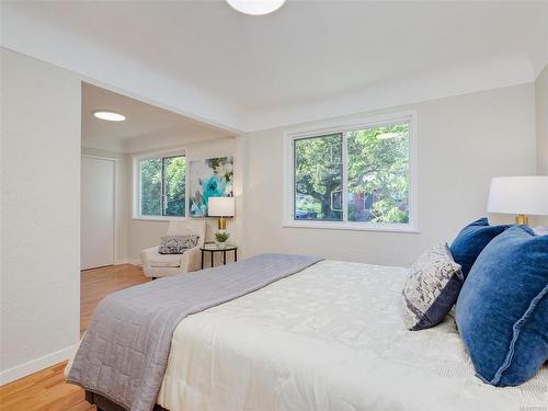 2207 Victor St, Victoria, BC - Indoor Photo Showing Bedroom