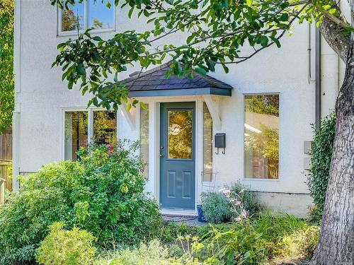 2207 Victor St, Victoria, BC - Outdoor