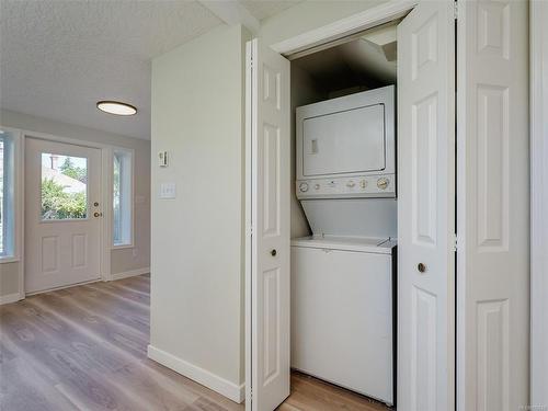 2207 Victor St, Victoria, BC - Indoor Photo Showing Laundry Room