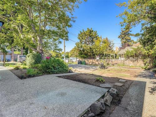 2207 Victor St, Victoria, BC - Outdoor