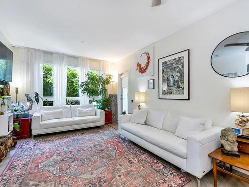 104-960 Reunion Ave, Langford, BC - Indoor Photo Showing Living Room