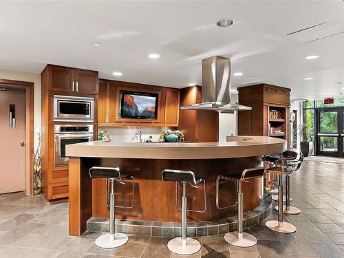 705-1400 Lynburne Pl, Langford, BC - Indoor Photo Showing Kitchen With Upgraded Kitchen