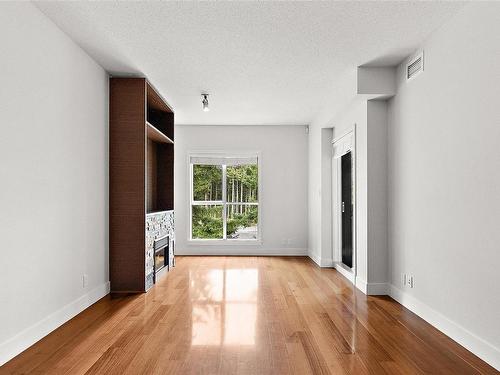 705-1400 Lynburne Pl, Langford, BC - Indoor With Fireplace