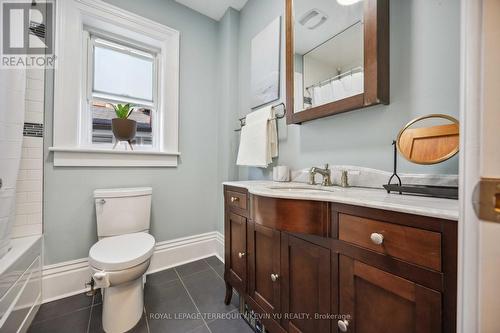 102 Bleecker Street, Toronto, ON - Indoor Photo Showing Bathroom