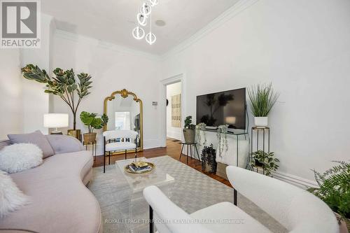 102 Bleecker Street, Toronto, ON - Indoor Photo Showing Living Room