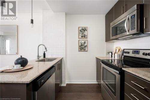 120 Twenty Fourth Street Unit# 22, Toronto, ON - Indoor Photo Showing Kitchen With Upgraded Kitchen