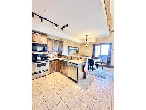 G5-D - 1351 Gerry Sorensen Way, Kimberley, BC - Indoor Photo Showing Kitchen With Double Sink