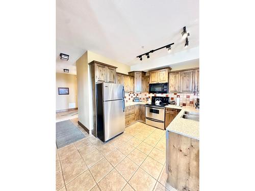 G5-D - 1351 Gerry Sorensen Way, Kimberley, BC - Indoor Photo Showing Kitchen With Double Sink