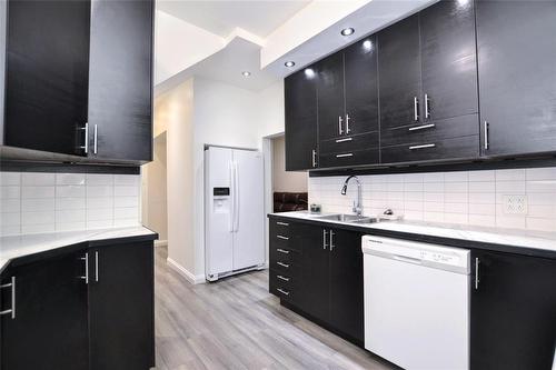 542 Home Street, Winnipeg, MB - Indoor Photo Showing Kitchen