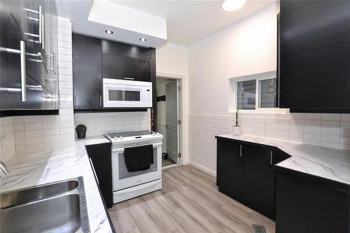 542 Home Street, Winnipeg, MB - Indoor Photo Showing Kitchen With Double Sink