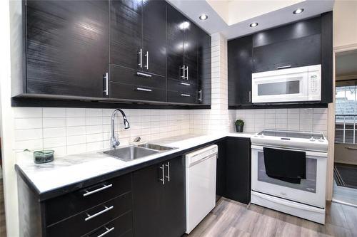 542 Home Street, Winnipeg, MB - Indoor Photo Showing Kitchen