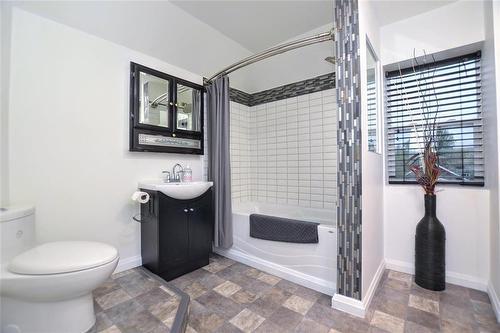 542 Home Street, Winnipeg, MB - Indoor Photo Showing Bathroom