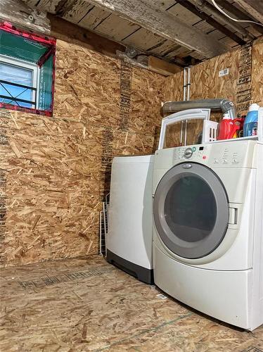 542 Home Street, Winnipeg, MB - Indoor Photo Showing Laundry Room