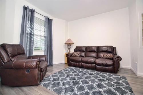 542 Home Street, Winnipeg, MB - Indoor Photo Showing Living Room