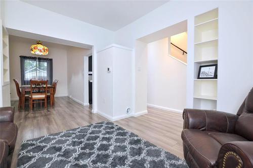 542 Home Street, Winnipeg, MB - Indoor Photo Showing Living Room