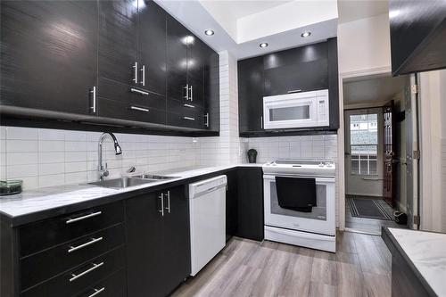 542 Home Street, Winnipeg, MB - Indoor Photo Showing Kitchen With Upgraded Kitchen