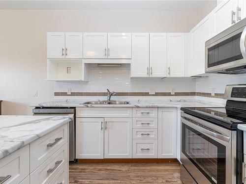 405-650 Berwick Rd, Qualicum Beach, BC - Indoor Photo Showing Kitchen With Double Sink