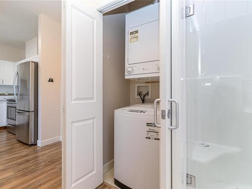 405-650 Berwick Rd, Qualicum Beach, BC - Indoor Photo Showing Laundry Room