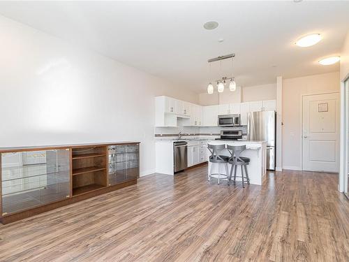 405-650 Berwick Rd, Qualicum Beach, BC - Indoor Photo Showing Kitchen