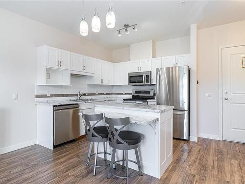 405-650 Berwick Rd, Qualicum Beach, BC - Indoor Photo Showing Kitchen With Upgraded Kitchen