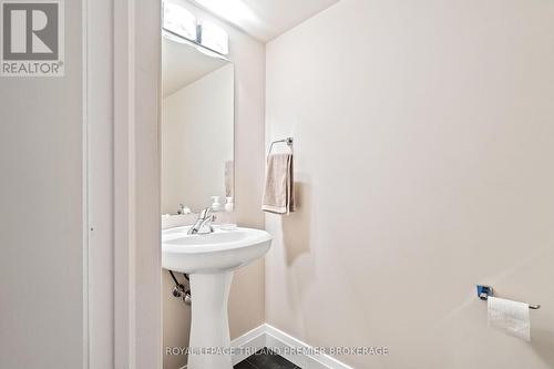 6 - 727 Apricot Drive, London, ON - Indoor Photo Showing Bathroom