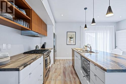 6 - 727 Apricot Drive, London, ON - Indoor Photo Showing Kitchen With Double Sink With Upgraded Kitchen