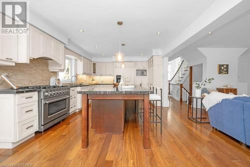 1185 Lansdown Drive, Oakville, ON - Indoor Photo Showing Kitchen With Upgraded Kitchen