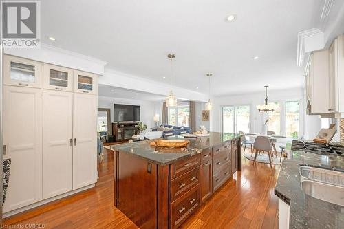 1185 Lansdown Drive, Oakville, ON - Indoor Photo Showing Kitchen With Upgraded Kitchen