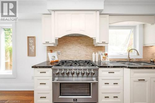 1185 Lansdown Drive, Oakville, ON - Indoor Photo Showing Kitchen With Double Sink With Upgraded Kitchen