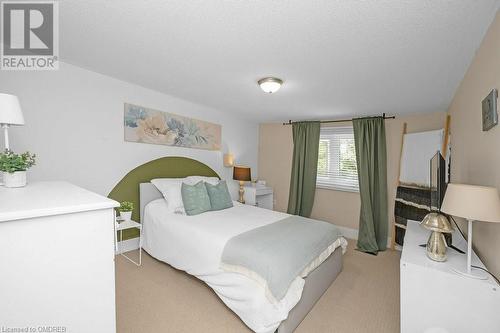 1185 Lansdown Drive, Oakville, ON - Indoor Photo Showing Bedroom