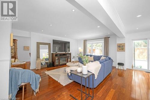 1185 Lansdown Drive, Oakville, ON - Indoor Photo Showing Living Room