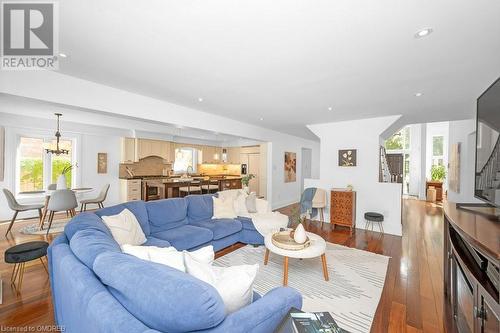 1185 Lansdown Drive, Oakville, ON - Indoor Photo Showing Living Room