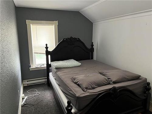 121 3Rd Street, Brandon, MB - Indoor Photo Showing Bedroom