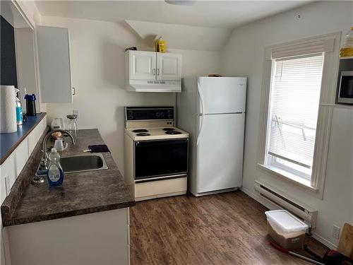 121 3Rd Street, Brandon, MB - Indoor Photo Showing Kitchen