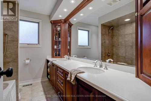 4519 Concord Place, Burlington (Shoreacres), ON - Indoor Photo Showing Bathroom