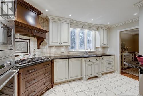 4519 Concord Place, Burlington, ON - Indoor Photo Showing Kitchen