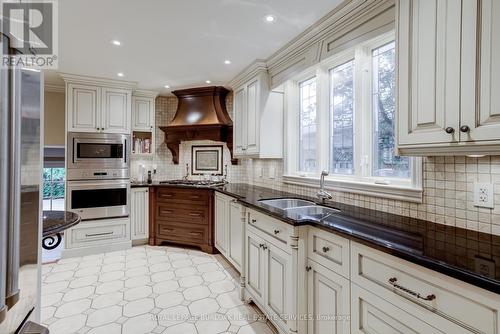 4519 Concord Place, Burlington, ON - Indoor Photo Showing Kitchen With Double Sink