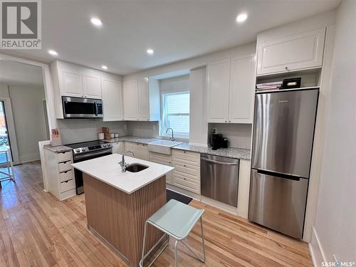 431 9Th Street E, Saskatoon, SK - Indoor Photo Showing Kitchen