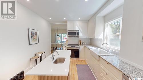 431 9Th Street E, Saskatoon, SK - Indoor Photo Showing Kitchen With Upgraded Kitchen