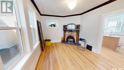 431 9Th Street E, Saskatoon, SK - Indoor With Fireplace